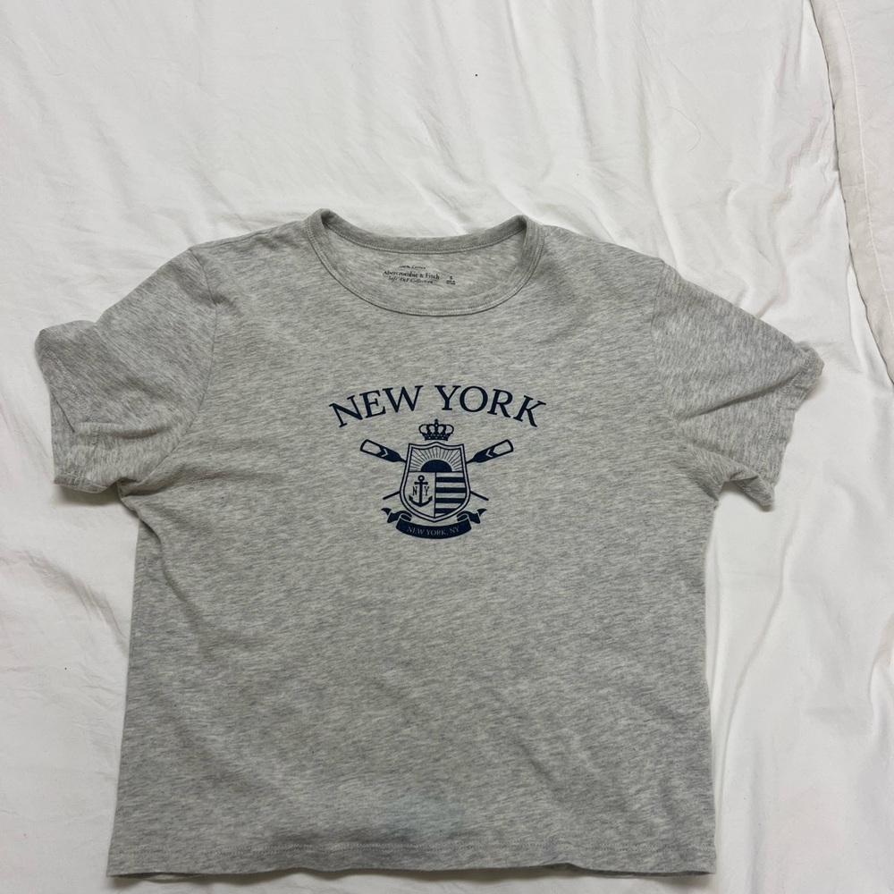 Abercrombie & Fitch Gray Short Sleeve Tee
